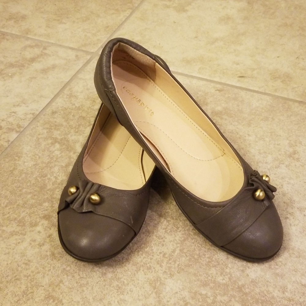 Gray easy spirit flats